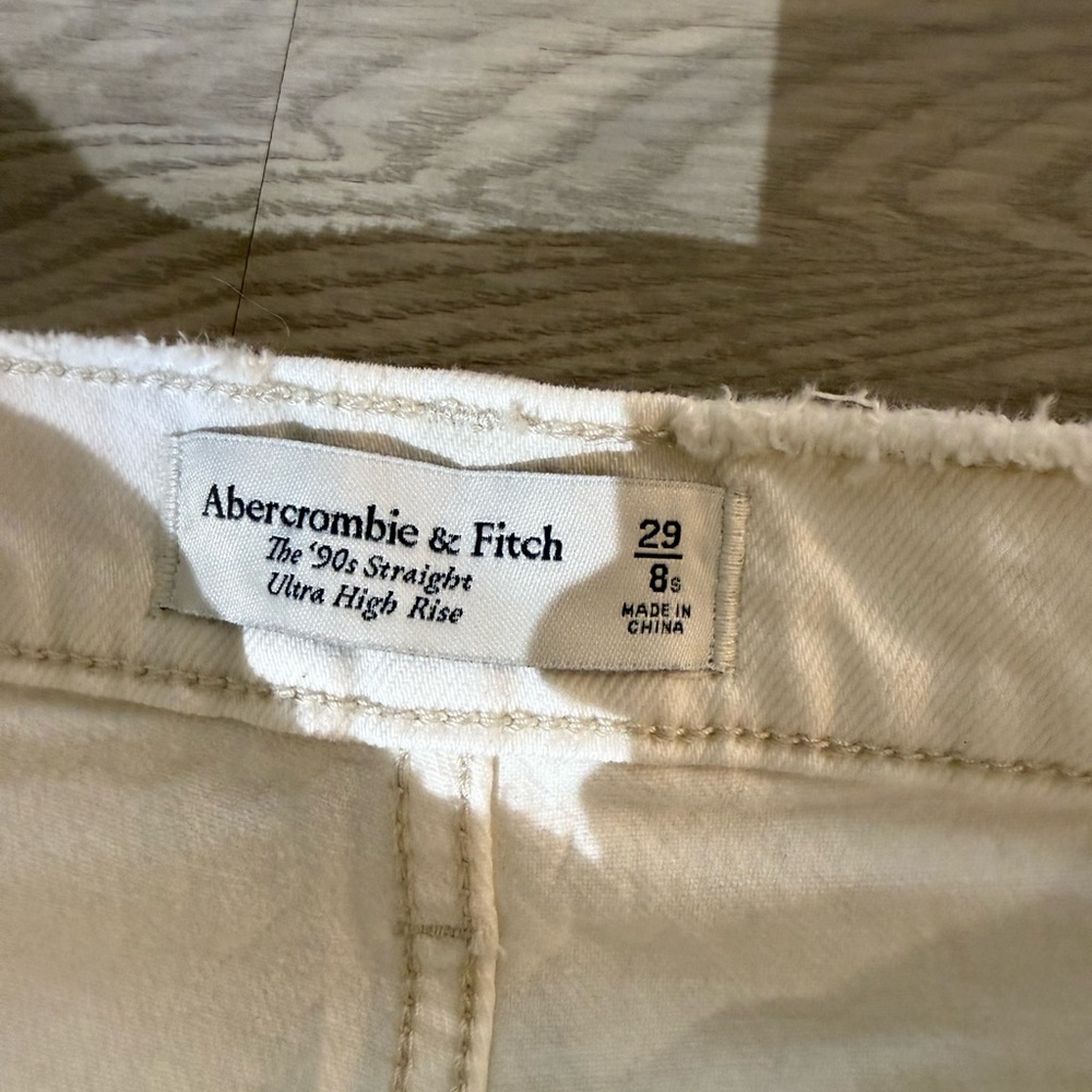 Abercrombie & Fitch The 90’s Straight Ultra High Rise White Jeans - Picture 5 of 11